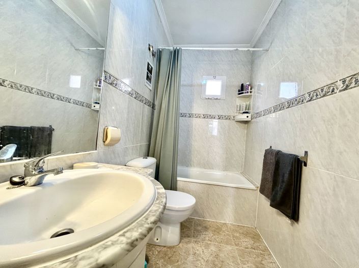 Image No.21-3 Bed Townhouse for sale