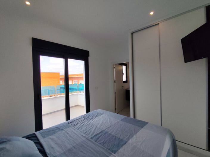 Image No.17-3 Bed Townhouse for sale
