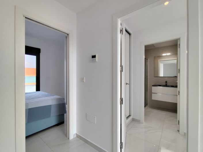 Image No.18-3 Bed Townhouse for sale