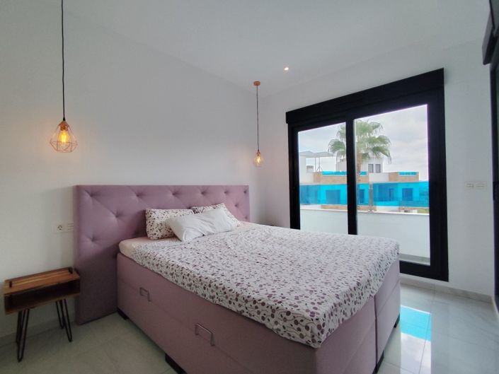 Image No.21-3 Bed Townhouse for sale