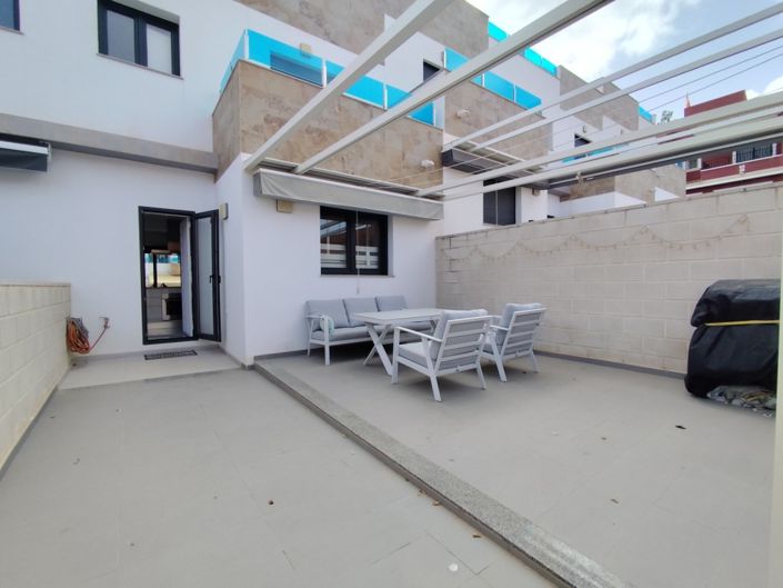Image No.28-3 Bed Townhouse for sale