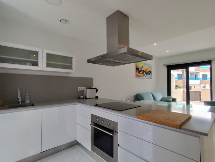Image No.8-3 Bed Townhouse for sale