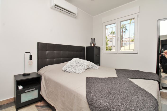 Image No.17-4 Bed Villa for sale