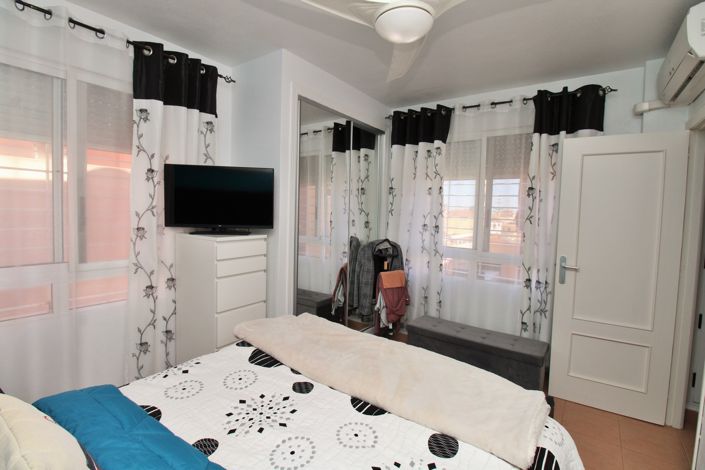 Image No.18-3 Bed Townhouse for sale