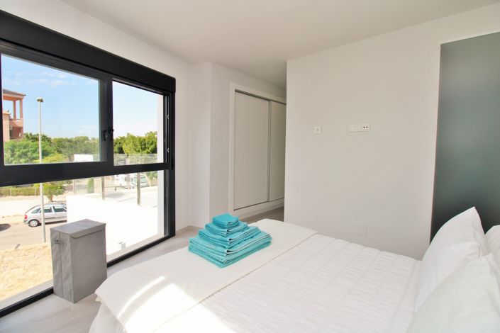 Image No.20-3 Bed Apartment for sale