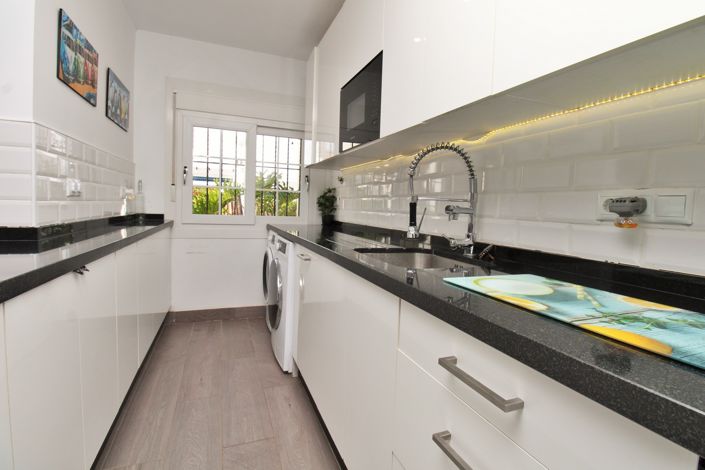 Image No.11-3 Bed Townhouse for sale