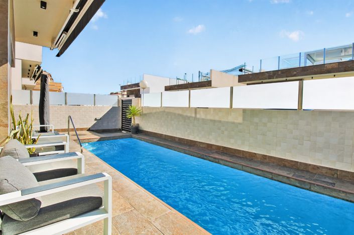 Image No.3-4 Bed Villa for sale