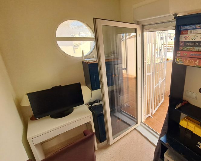 Image No.25-2 Bed Townhouse for sale