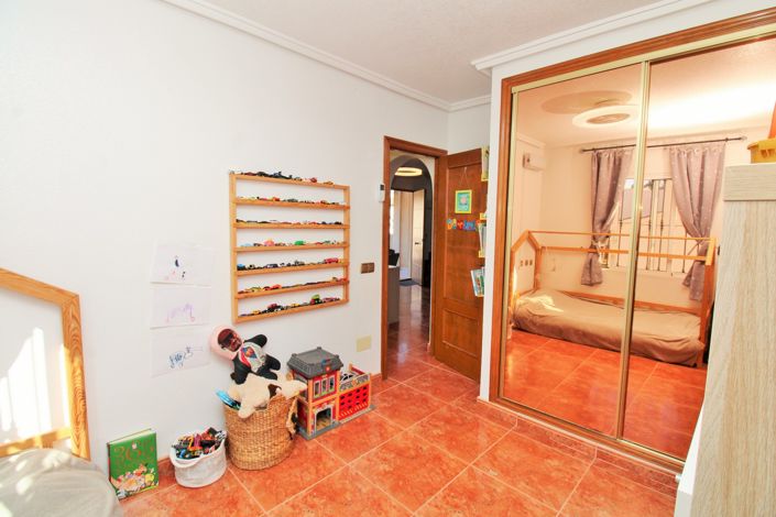 Image No.14-3 Bed Townhouse for sale