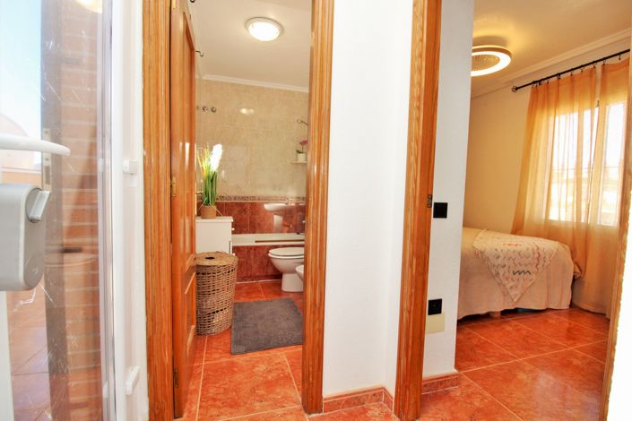 Image No.17-3 Bed Townhouse for sale