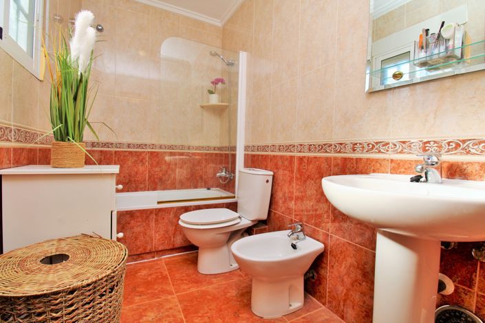 Image No.19-3 Bed Townhouse for sale
