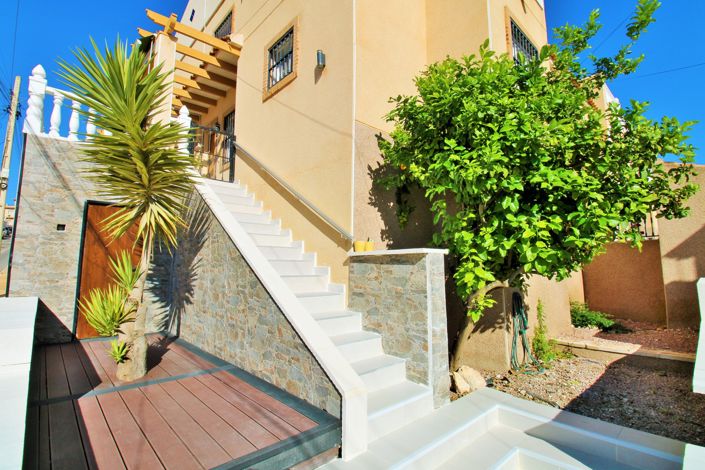 Image No.25-3 Bed Townhouse for sale