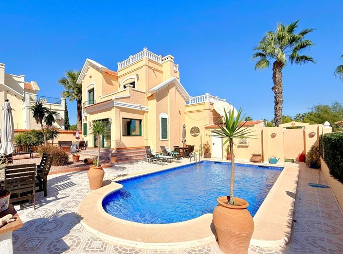 Image No.2-6 Bed Villa for sale