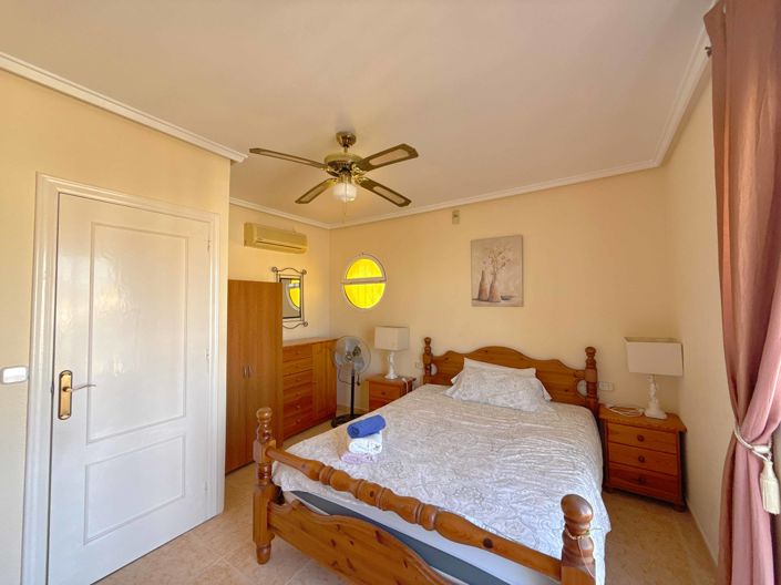 Image No.11-3 Bed Townhouse for sale