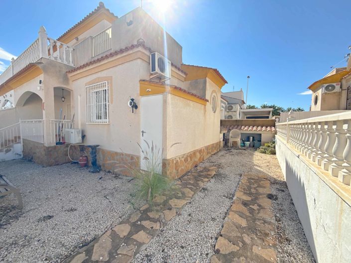 Image No.18-3 Bed Townhouse for sale