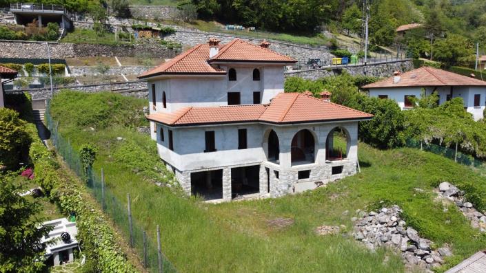 Image No.1-Villa de 8 chambres à vendre à Gravedona