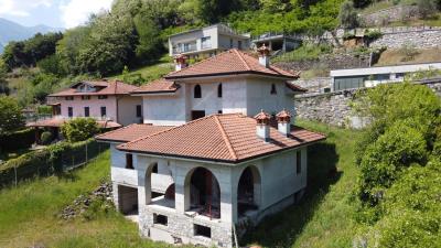 villa-con-vista-lago-a-gravedona