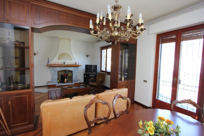 Image No.3-4 Bed House for sale