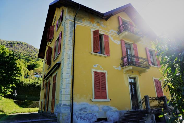 Image No.1-Villa / Détaché de 7 chambres à vendre à Casasco Intelvi