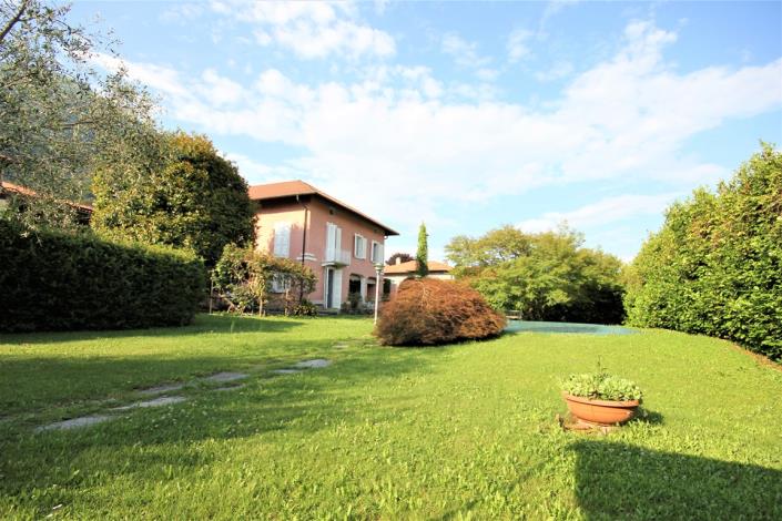 Image No.2-Villa de 6 chambres à vendre à Tremezzina