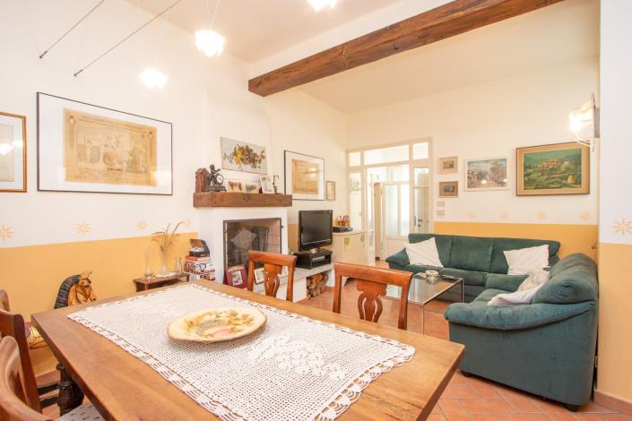 Image No.10-3 Bed House for sale