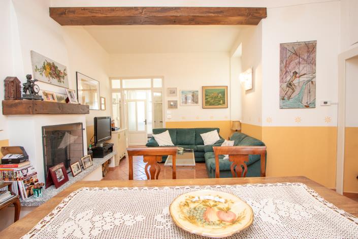 Image No.11-3 Bed House for sale