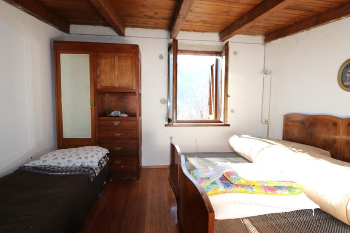 Image No.12-1 Bed House for sale