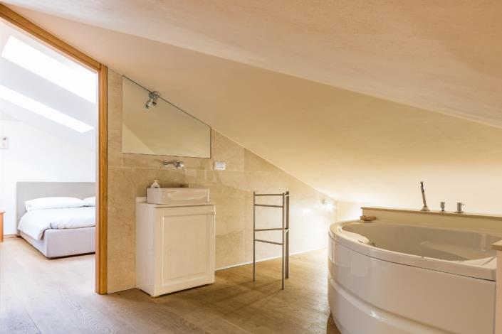 Image No.48-5 Bed Villa for sale