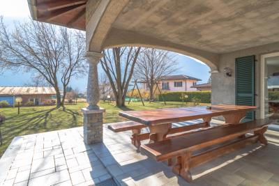 beautiful-villa-carlazzo-with-porch