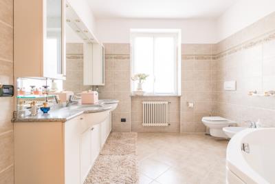 villa-carlazzo-for-sale-with-garden