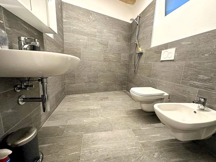 Image No.11-2 Bed House for sale