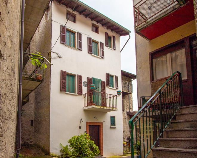 Image No.1-4 Bed House for sale