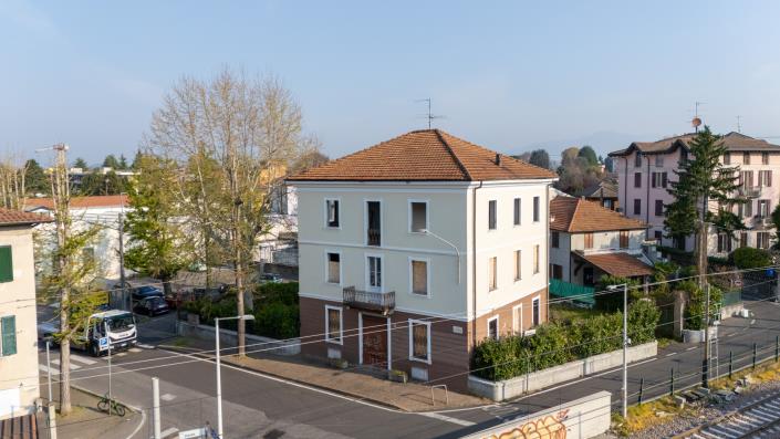 Image No.1-Un hôtel à vendre à Fino Mornasco