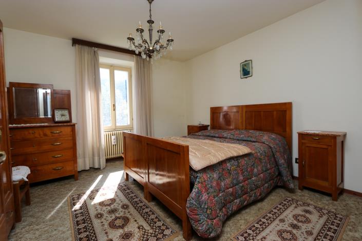 Image No.8-4 Bed House for sale