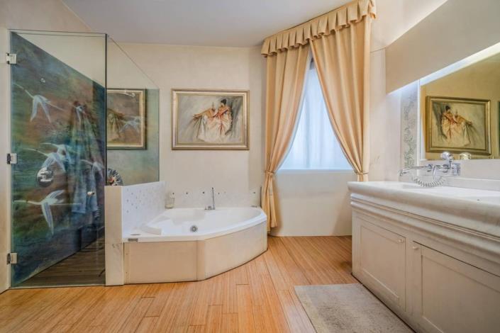 Image No.34-5 Bed Villa for sale