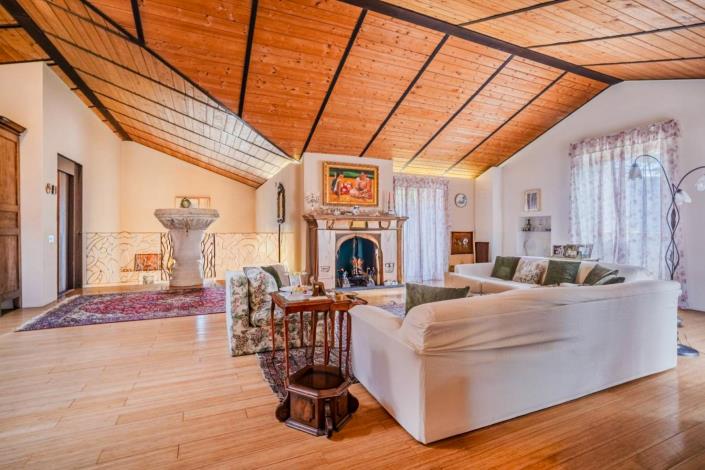 Image No.37-5 Bed Villa for sale