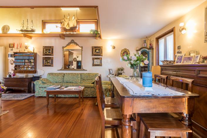 Image No.8-2 Bed House for sale