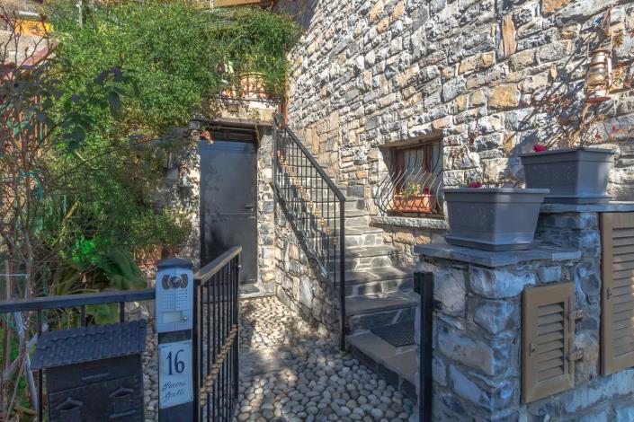 Image No.30-2 Bed House for sale