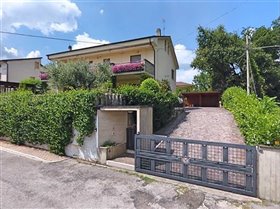 Image No.2-Maison de 3 chambres à vendre à Loreto Aprutino