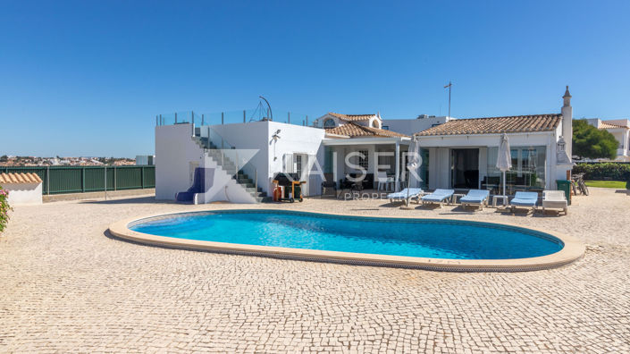 Image No.1-4 Bed Villa for sale