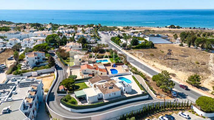 Image No.1-Villa de 4 chambres à vendre à Albufeira