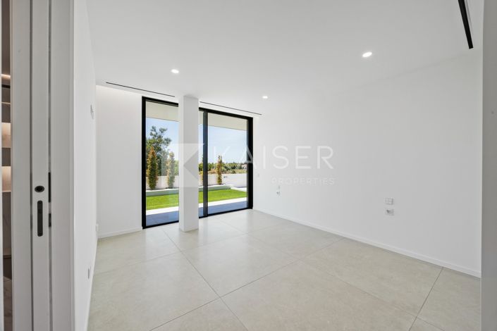 Image No.28-4 Bed Villa for sale