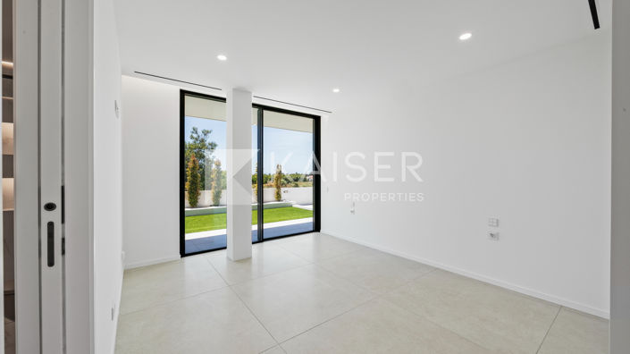 Image No.29-4 Bed Villa for sale