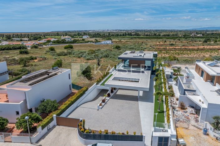Image No.8-4 Bed Villa for sale