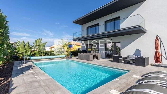 Image No.2-5 Bed Villa for sale