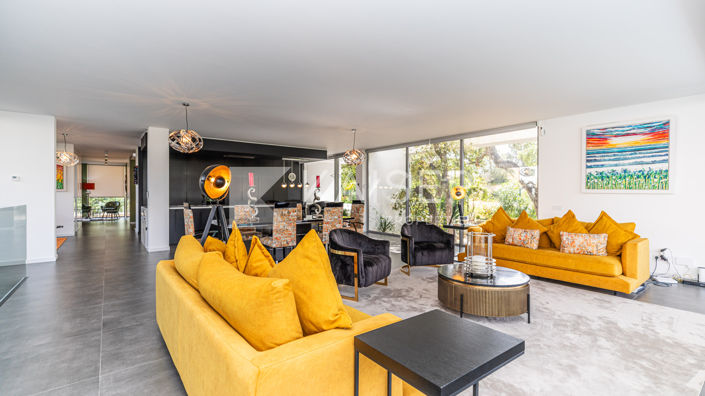 Image No.3-7 Bed Villa for sale