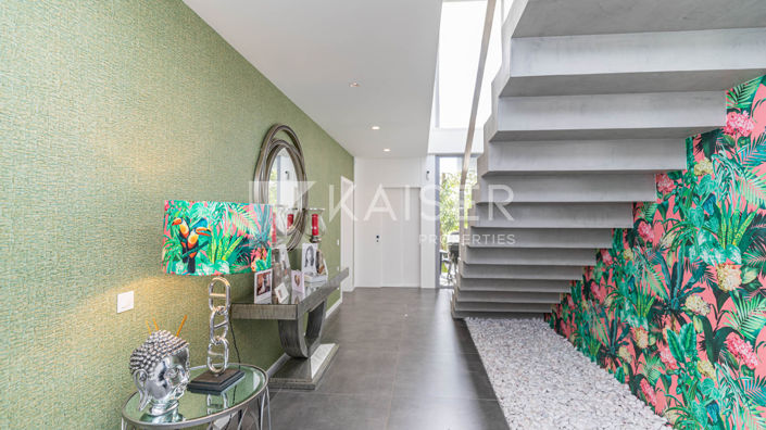 Image No.8-7 Bed Villa for sale