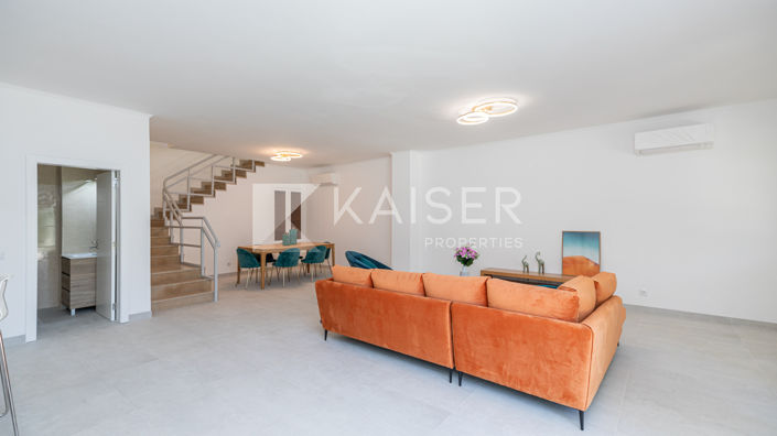 Image No.10-3 Bed Townhouse for sale