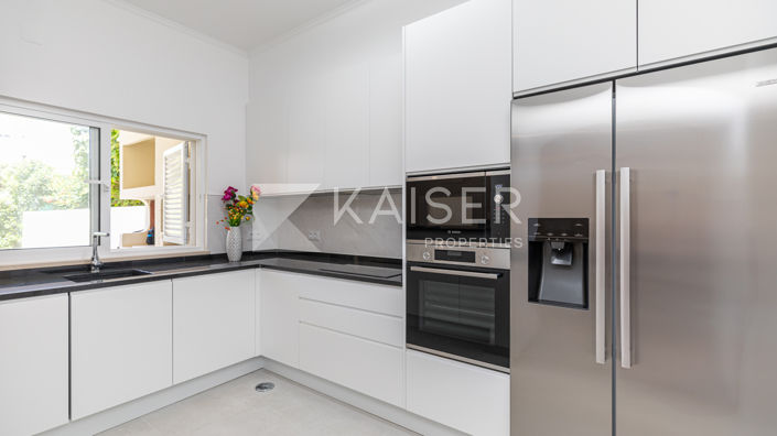 Image No.13-3 Bed Townhouse for sale