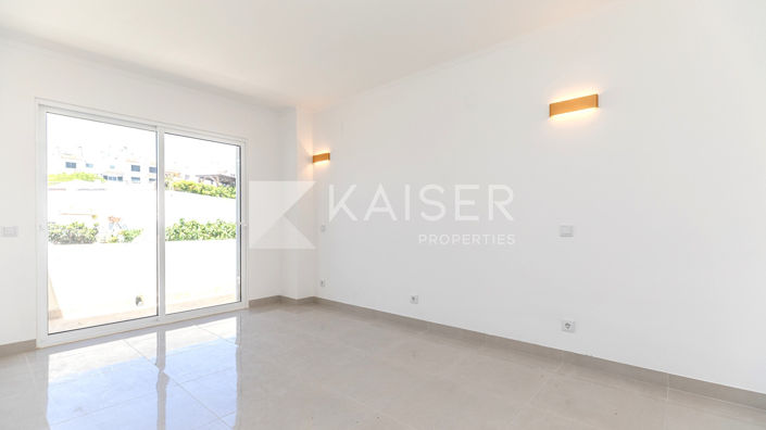 Image No.16-3 Bed Townhouse for sale